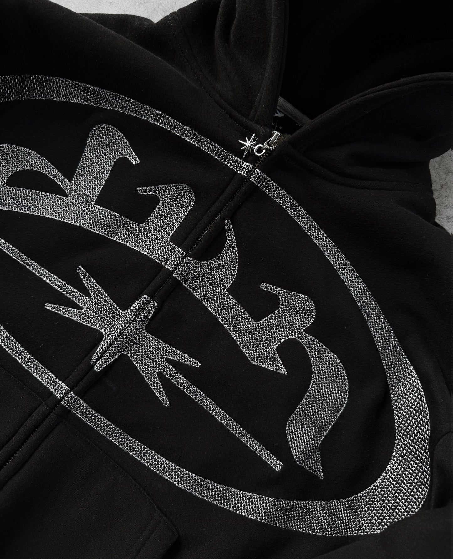 Zippé Overlogo – Noir