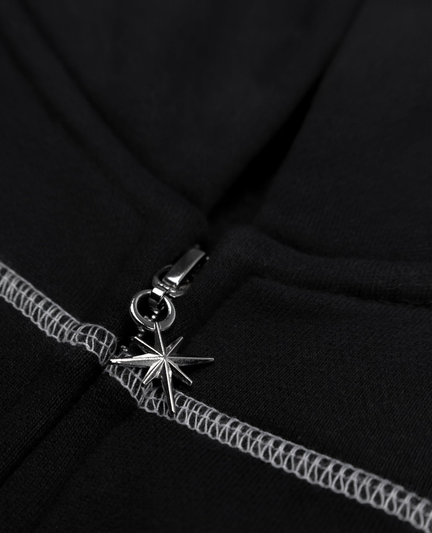 Zippé Line – Noir
